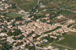photo aérienne du village de Domazan (Gard)
